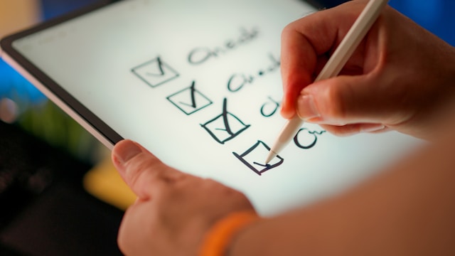 Freight invoice audit checklist — matching carrier invoices to shipment records, quotes, and contract rates before payment